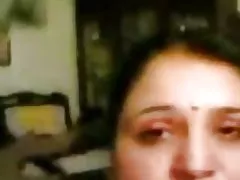 Priya cioteczka pokazuje jej aktywów