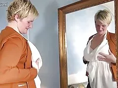 Horny gospodyni holenderski gra z jej zabawka