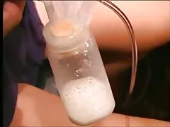 Sexy długie włosy mleka podwójne pompy latina z jej nabrzmiałe piersi