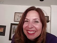 Niegrzeczny amerykański mama gra z siebie