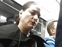 Starsza pani lubi wybrzuszenie... ona nie może przestać patrzeć